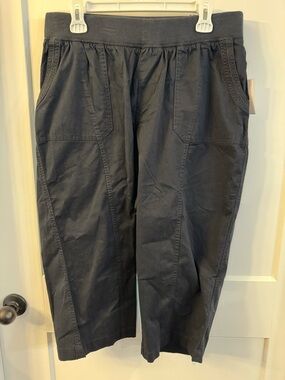 Catherines Women’s Black Pull-On Chino Capris